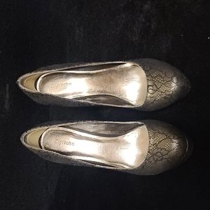 Zigi Soho pewter pumps